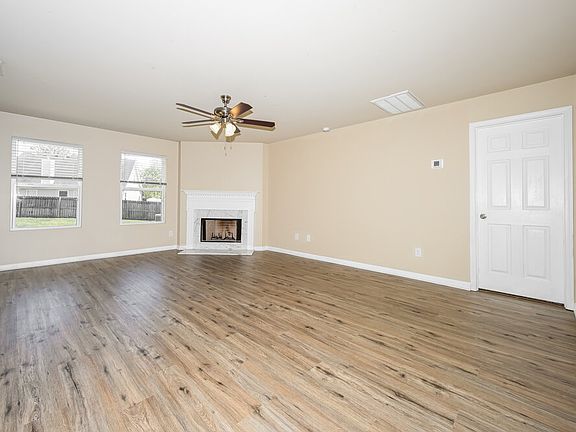 4th image of 212 Elderberry Way