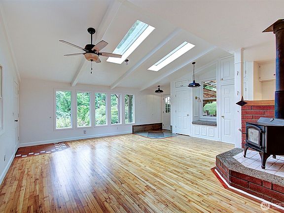 3rd image of 19432 NE Mattson Rd