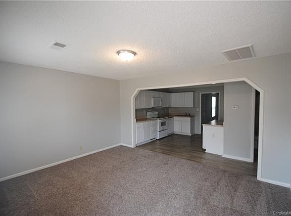 3rd image of 1935 Pinetop Dr