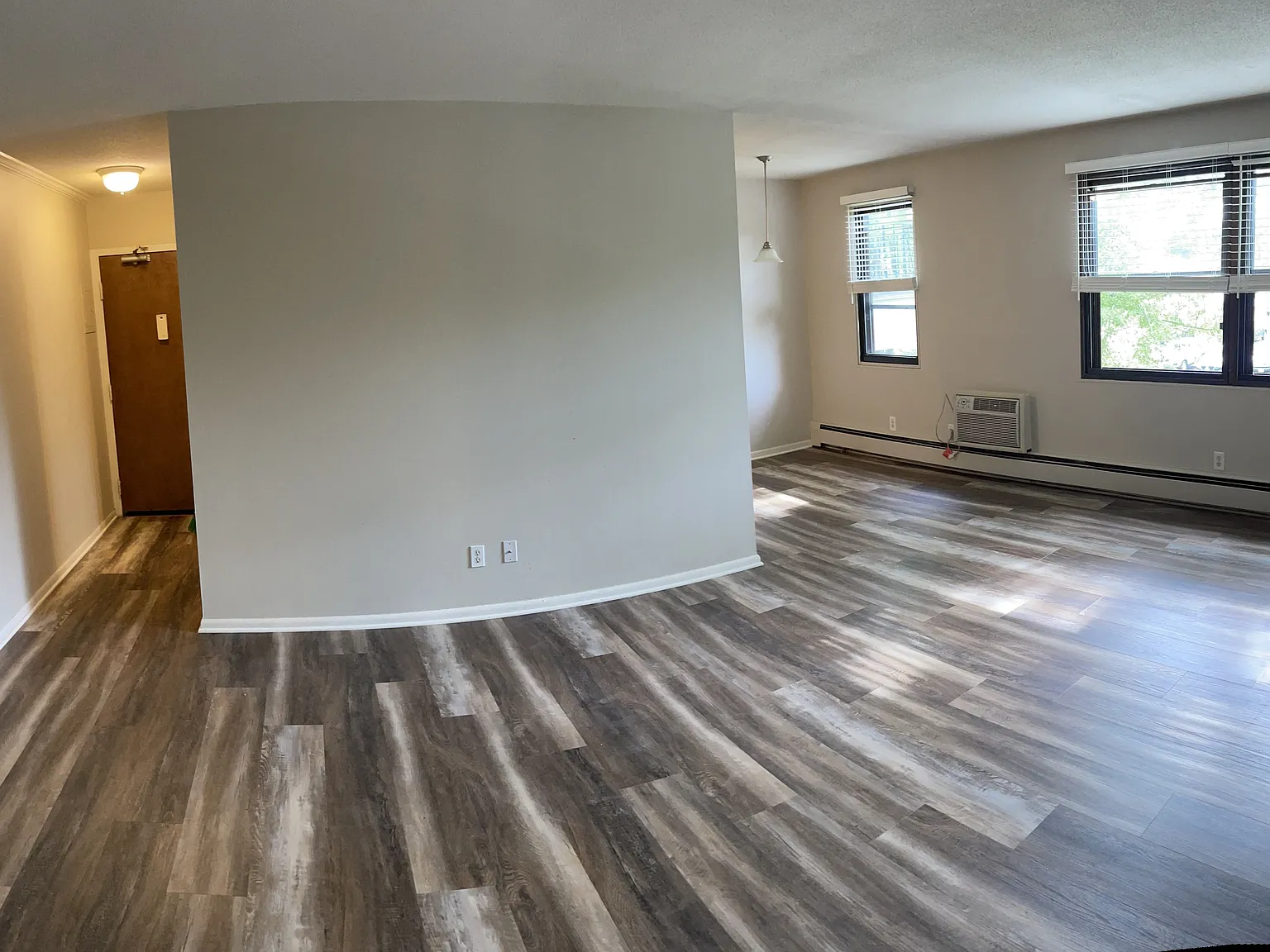 2 bed, 925 sqft, $1,550 — Photo 3
