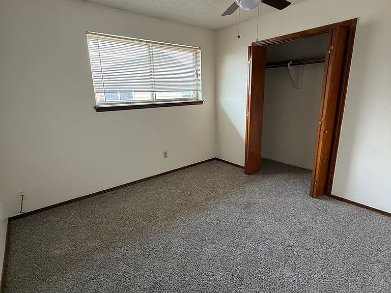 Fox Valley Apartments — Photo 38