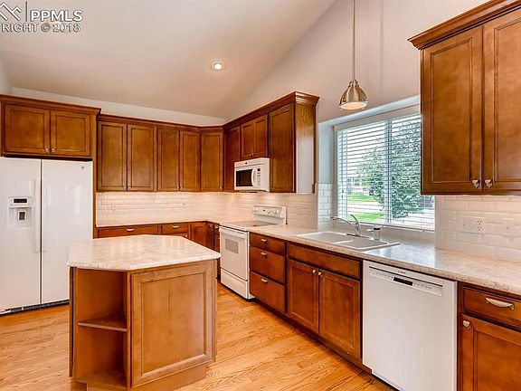 3rd image of 6708 Showhorse Ct