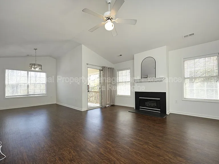521 Renshaw Ct — Photo 5