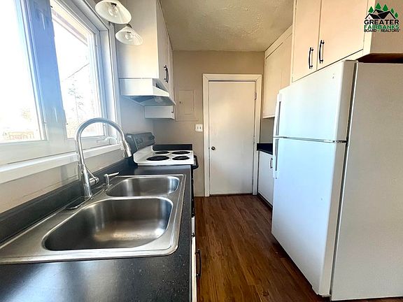 3rd image of 14 Kathryn Ave