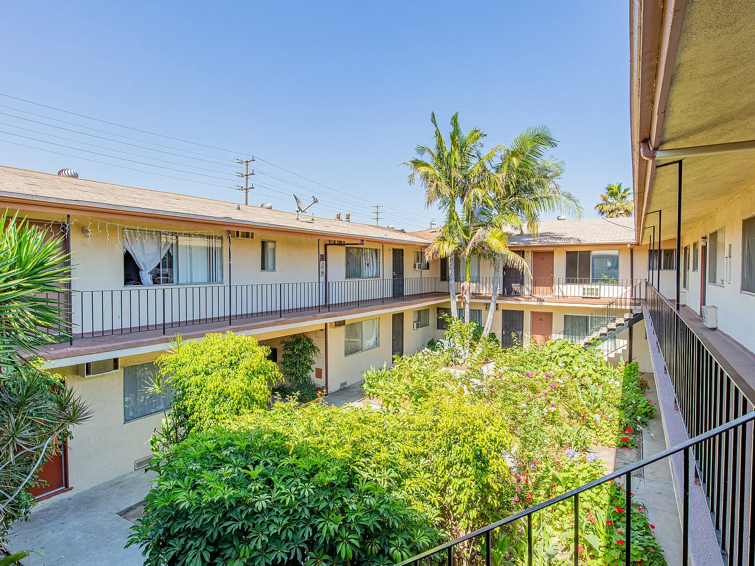 Parthenia Twin Apartments — Photo 2