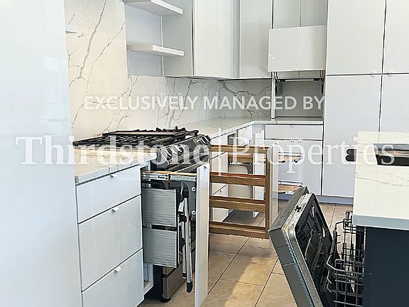 5th image of 75202 Ravenwood Dr