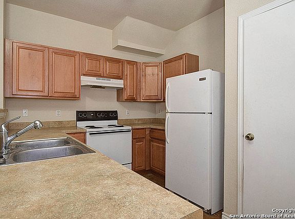 4th image of 7807 Kingsbury Wood Unit 1