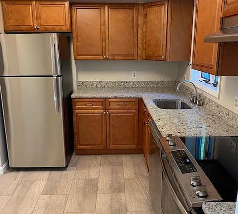 3rd image of 15 Ross St #3