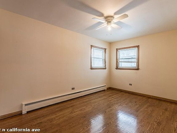 3rd image of 3942 N California Ave #1015