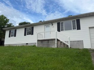 393 Riverbend Dr, Ona, WV 25545