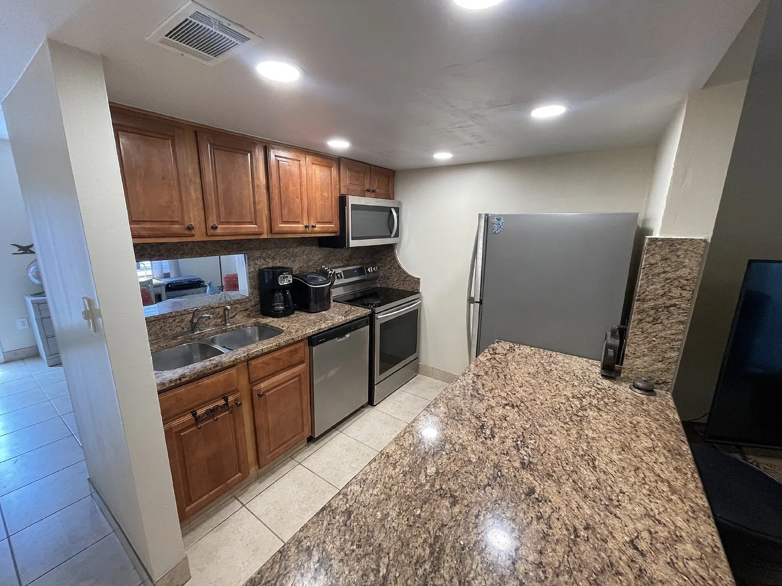 2 bed, 2.5 bath, 1098 sqft, $2,300 — Photo 4