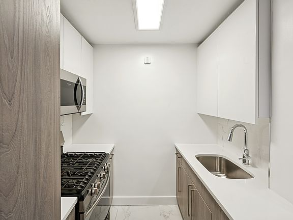 4th image of 330 W 58th St APT 11G