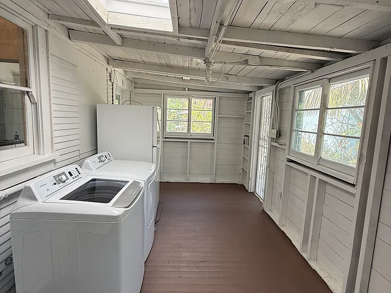 516 N Virgil Ave — Photo 24
