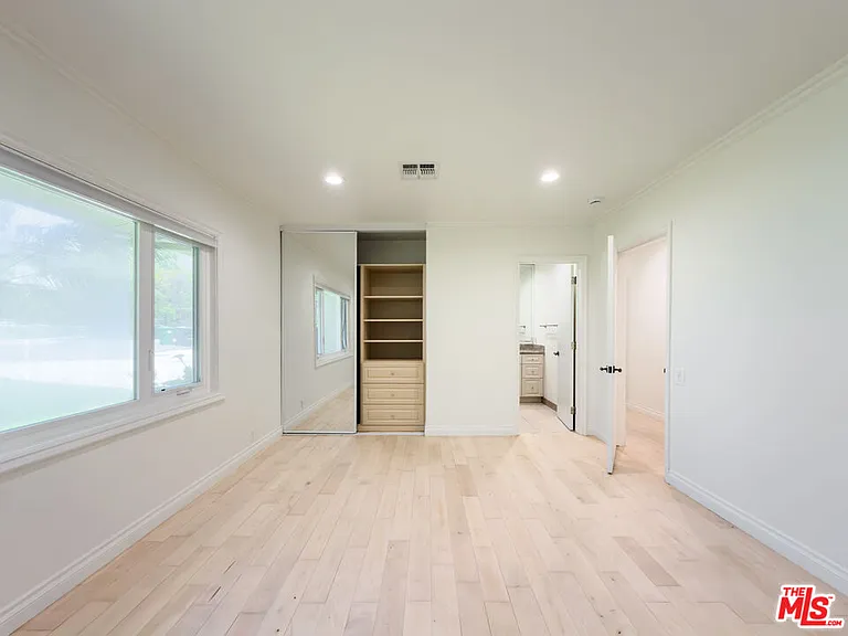 1094 Garden Ln — Photo 32