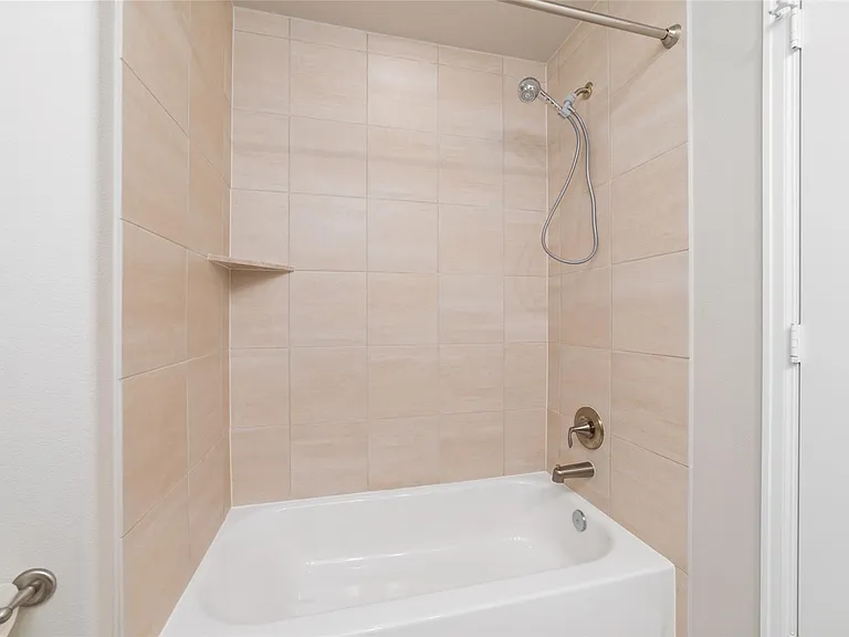 5020 Dickson St — Photo 27