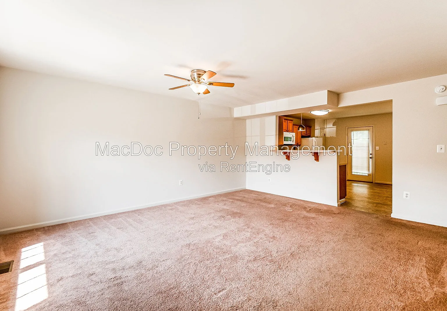 3 bed, 4.0 bath, 1972 sqft, $2,345 — Photo 2