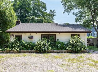12 Mohawk Trl, Narragansett, RI 02882