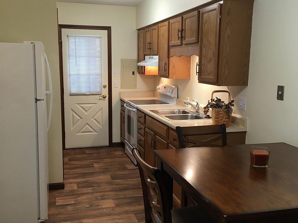 2nd image of 1010 Taywood Rd APT 201