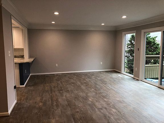 5th image of 3145 Eakin Park Ct