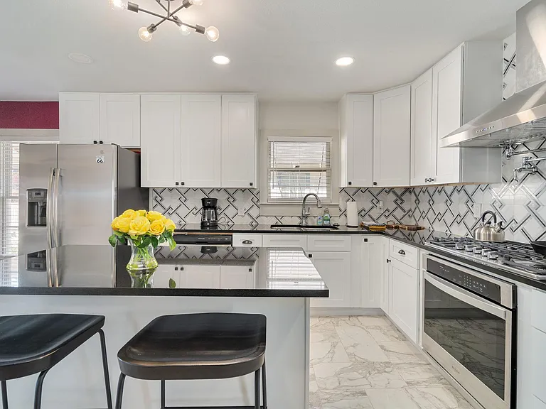 1417 S Henderson St — Photo 2