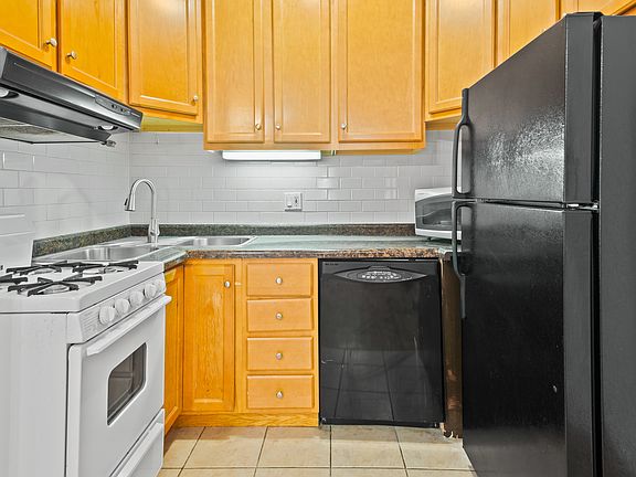 3rd image of 1127 W Farwell Ave Unit 206