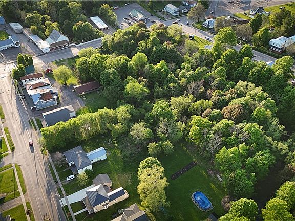 3rd image of 2052 Harwood Dr