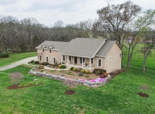 108 E Robertson Rd, Castalian Springs, TN 37031