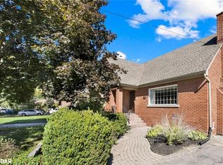 31 Lower Horning Rd, Hamilton, ON L8S3E9