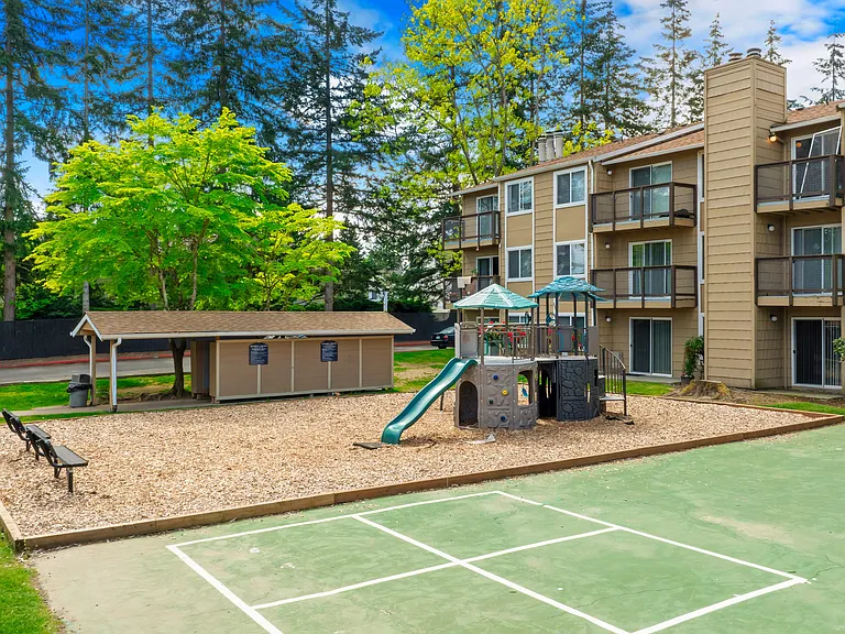 Hillcrest Estates — Photo 30