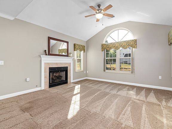 5th image of 75 Ashford Dr