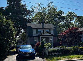 36 8th Ave, Huntington Station, NY 11746