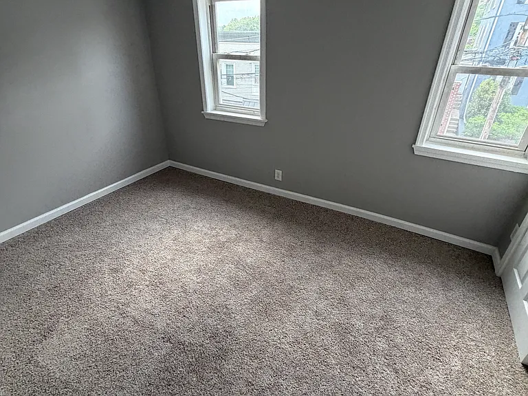 324 W Chestnut St — Photo 10