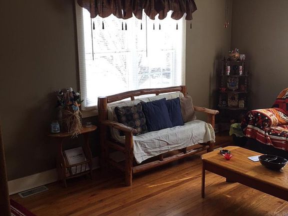 5th image of 107 Varner St