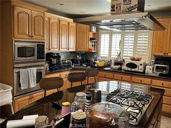 5th image of 2051 N Catalina St
