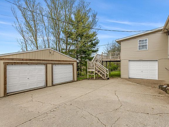 3rd image of 114 Bradford Dr