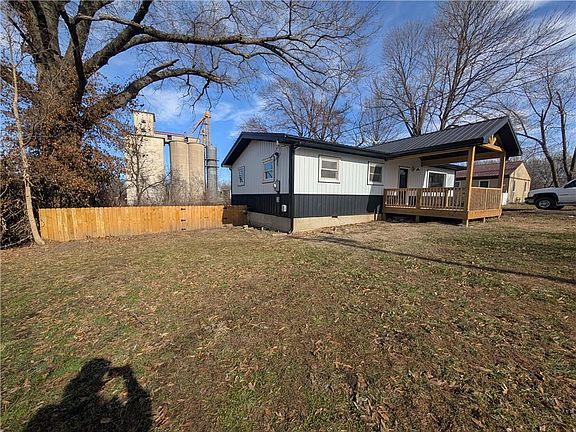 3rd image of 207 N Lincoln Ave