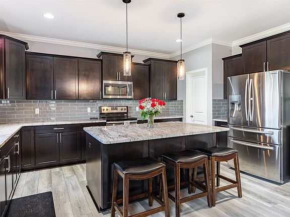 2nd image of 41125 Damask Dr