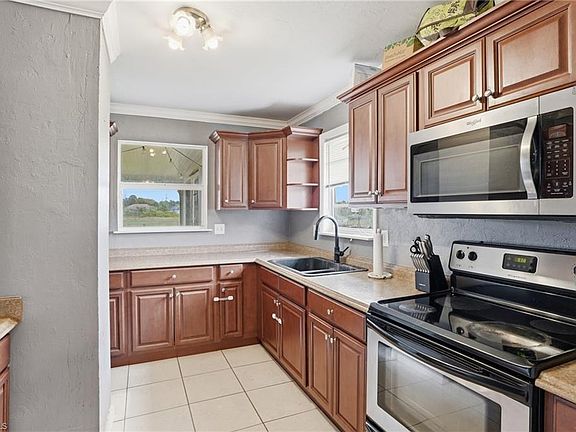 3rd image of 4302 7th ST SW