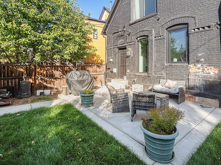 2335 N Lafayette St — Photo 45