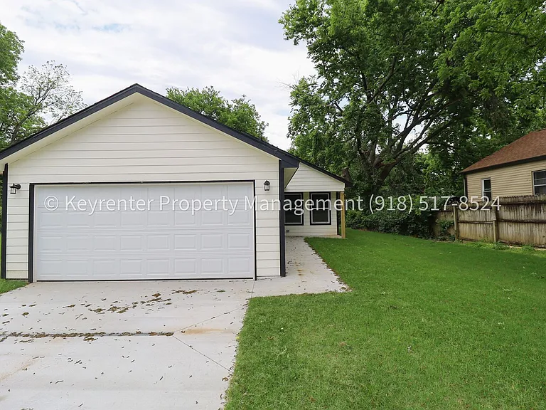43 S Toledo Ave — Photo 1