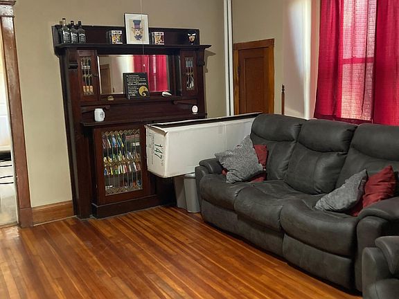 5th image of 1239 Western Ave #1