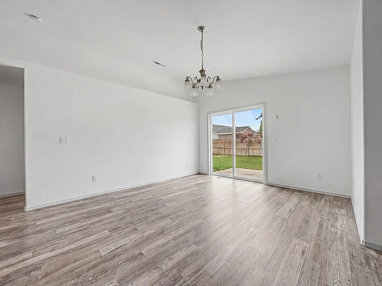 1909 Allen Ave — Photo 12