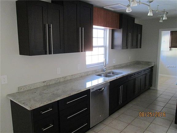 5th image of 208 Sweetbay Ln