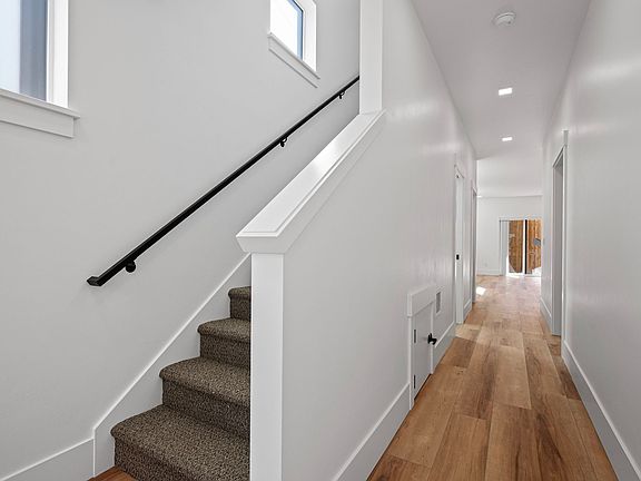 3rd image of 1592 Walnut Aly