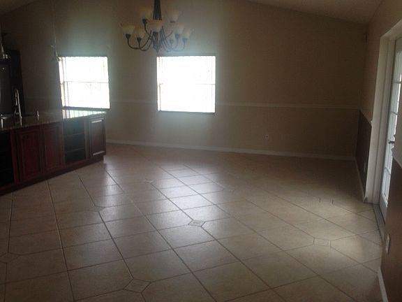 4th image of 11813 Crockett Ct