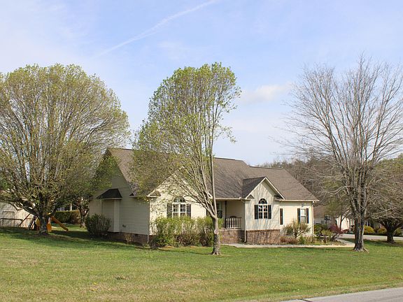 3rd image of 21 Russell Ln