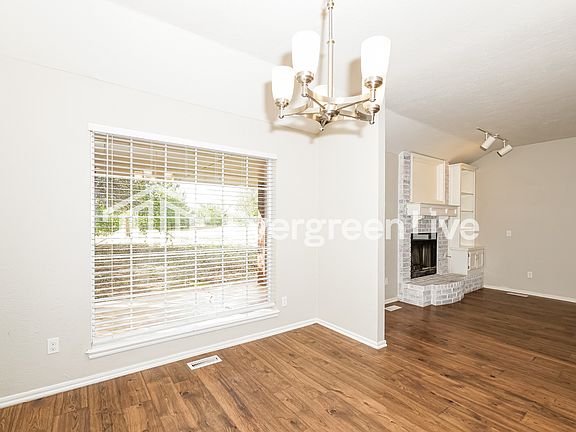 4th image of 703 Badger St NE