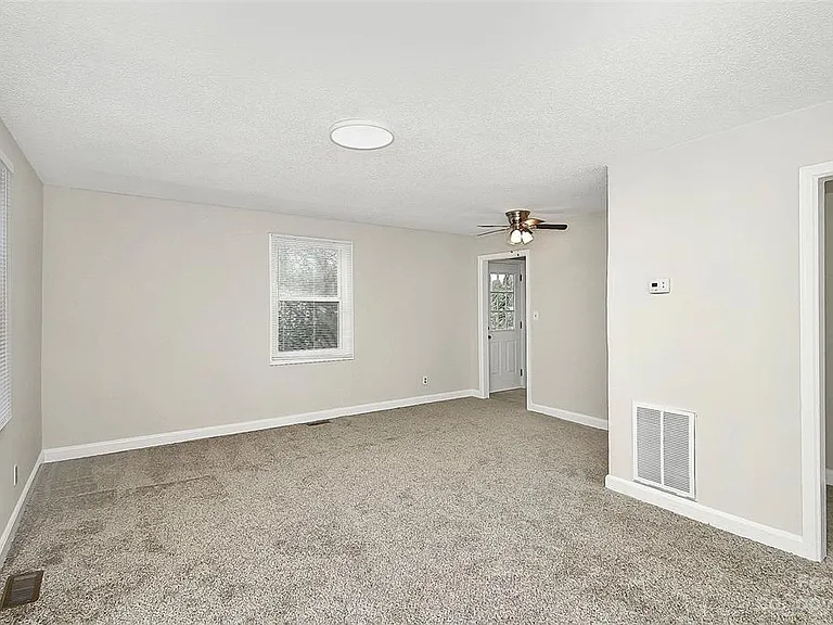 2300 Vanderbilt Rd — Photo 2