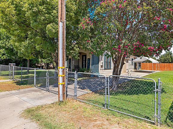 4th image of 222 E Sweet Avenue