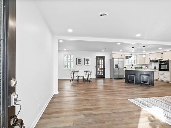 4th image of 107 Delaware Dr